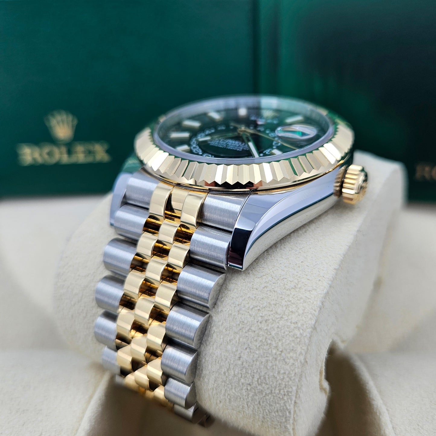 Rolex Sky-Dweller, 42mm, Oystersteel and 18k Yellow Gold, Black, Jubilee, Ref# 336933-0004