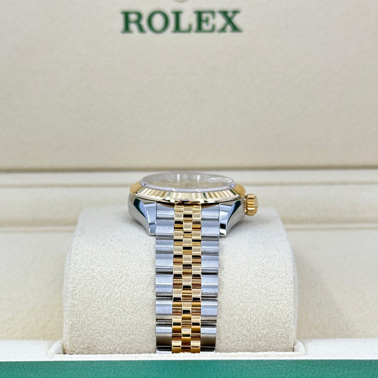 Rolex Lady Datejust 28, Oystersteel and 18k Yellow Gold, 28 mm, Champagne, Fluted, Jubilee, Ref# 279173-0001