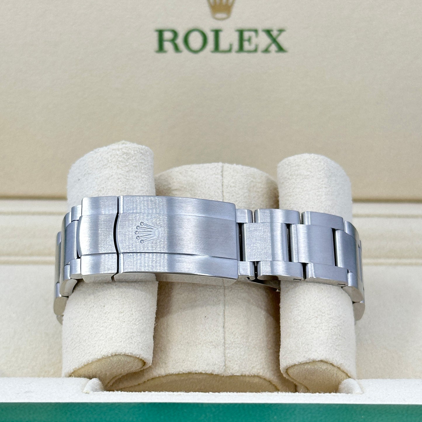 Rolex Oyster Perpetual 36 Oystersteel Ref# 126000-0008