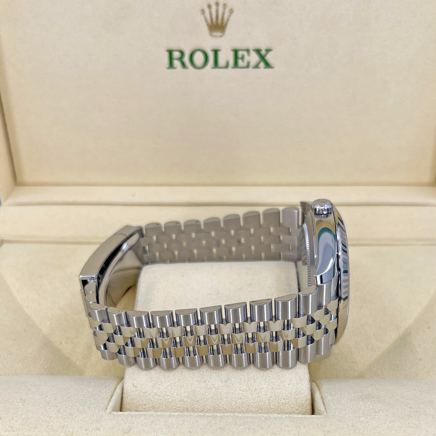 Rolex Datejust 41, Oystersteel and 18k White Gold, Blue Dial, 41mm, Fluted, Jubilee, Ref#126334-0002