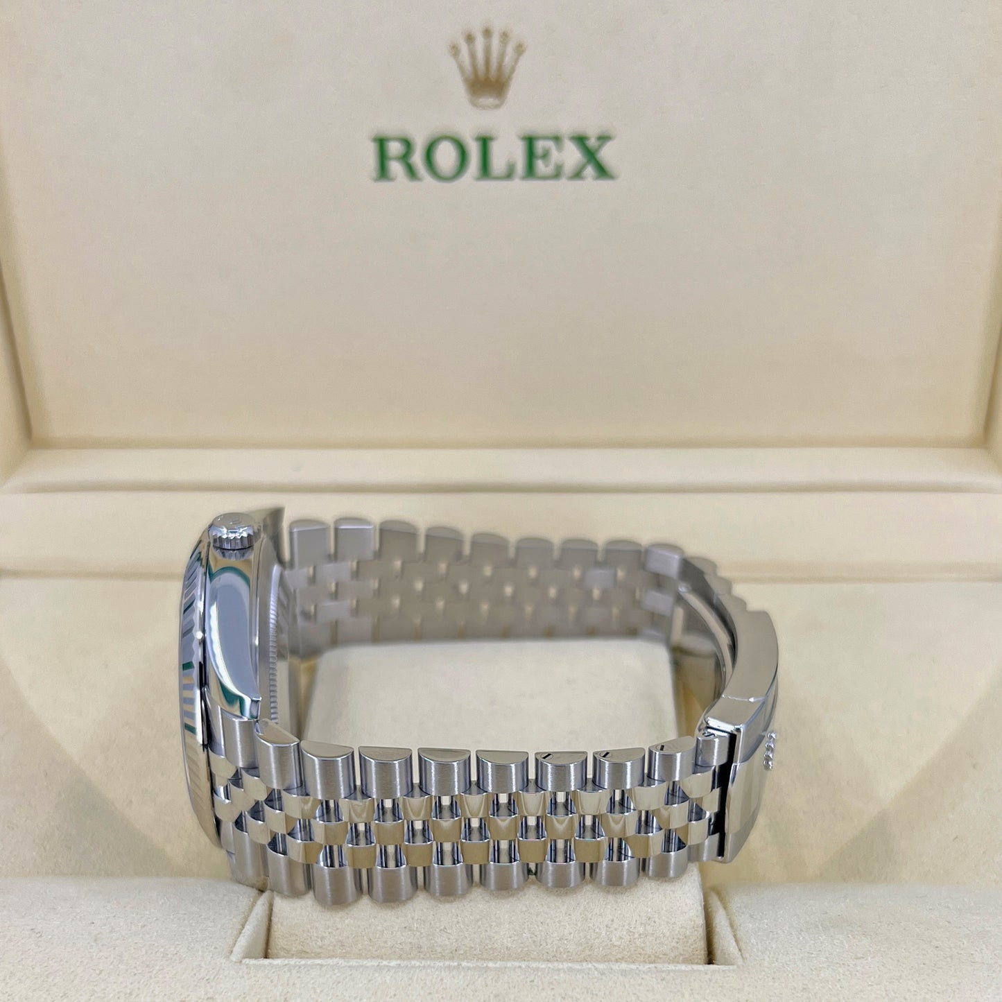 Rolex Datejust 41, Oystersteel and 18k White Gold, Blue Dial, 41mm, Fluted, Jubilee, Ref#126334-0002