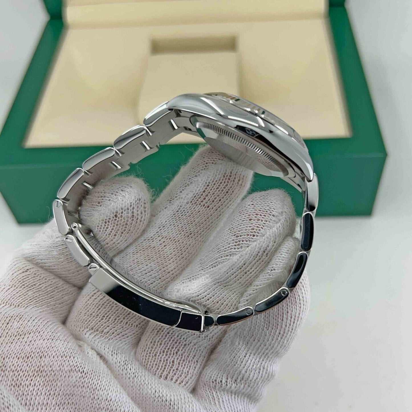 Rolex Datejust, 36mm, Oystersteel and 18k White Gold, Green Slate Roman, Oyster, Fluted, 126234-0046, Side 2