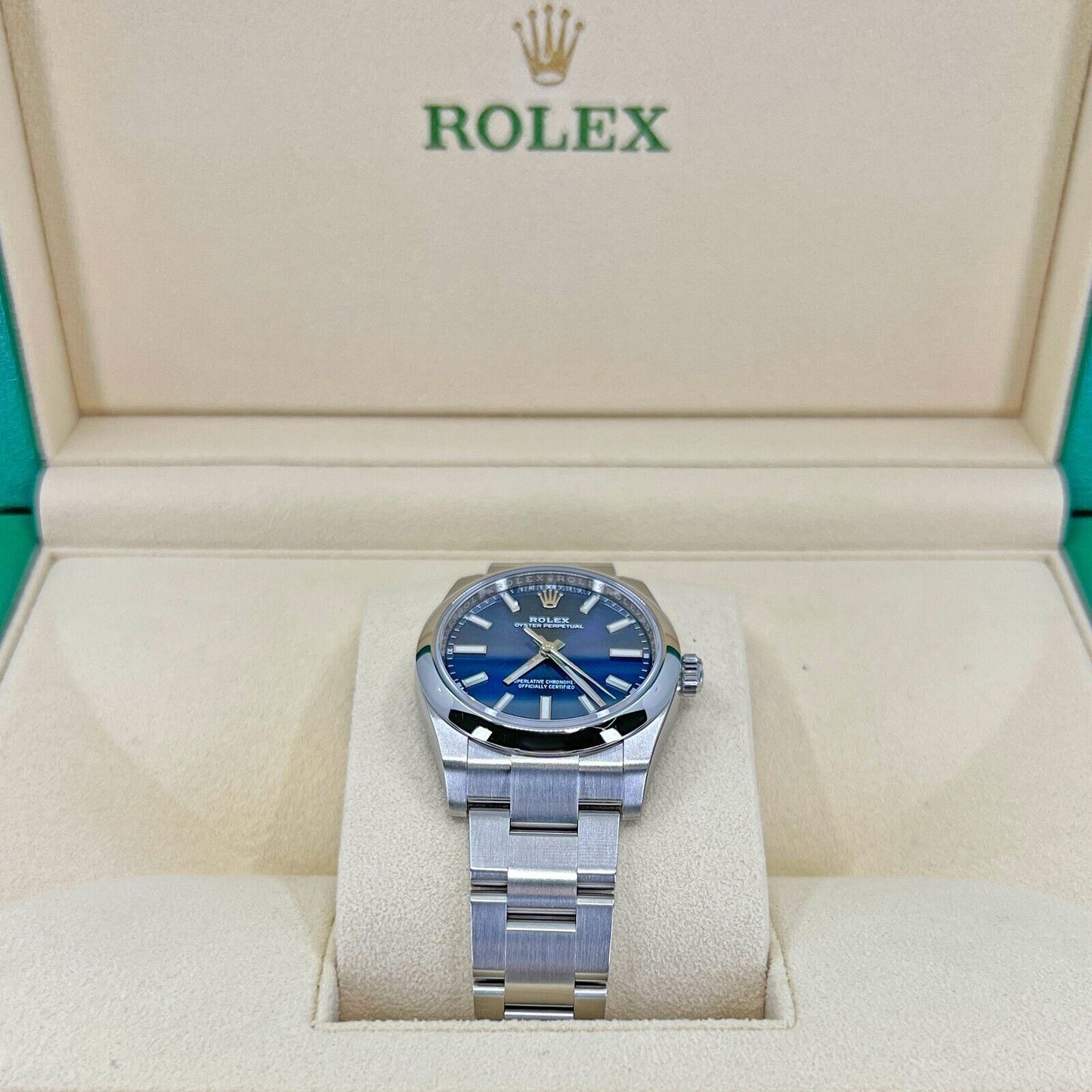 Rolex Oyster Perpetual No Date, Stainless Steel, 34mm, Bright blue, Oyster, Ref# 124200-0003, Side