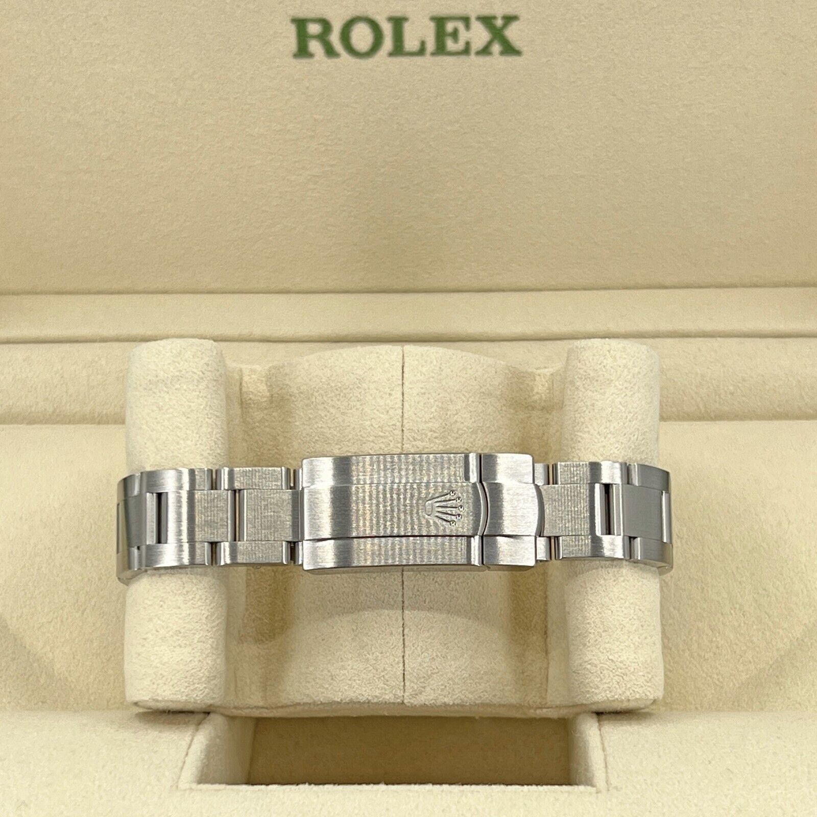 Rolex Oyster Perpetual, Oystersteel, Pink dial, 31mm, Ref# 277200-0004, Clasp