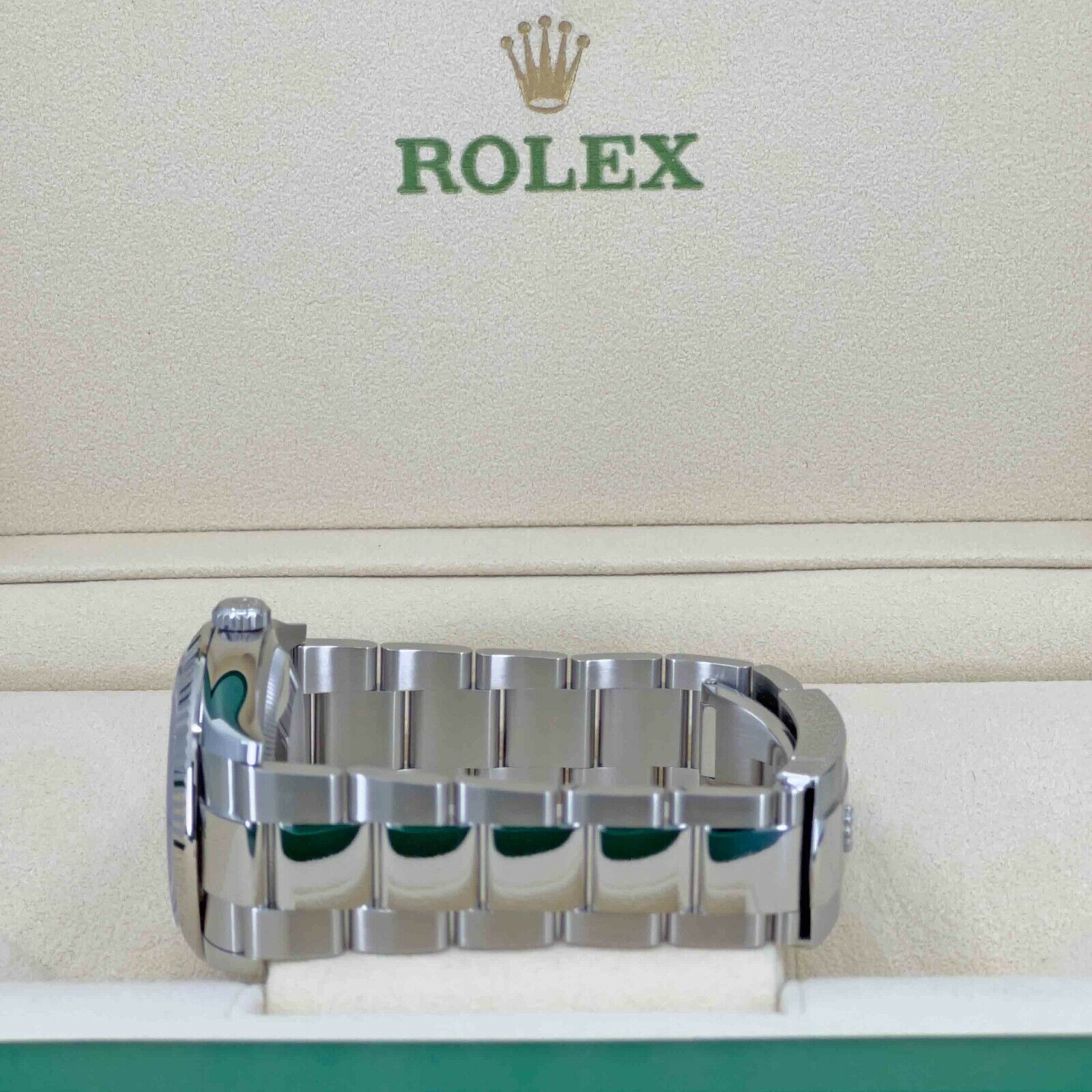 Rolex Datejust, 36mm, Oystersteel and 18k White Gold, Green Slate Roman, Oyster, Fluted, 126234-0046, Side