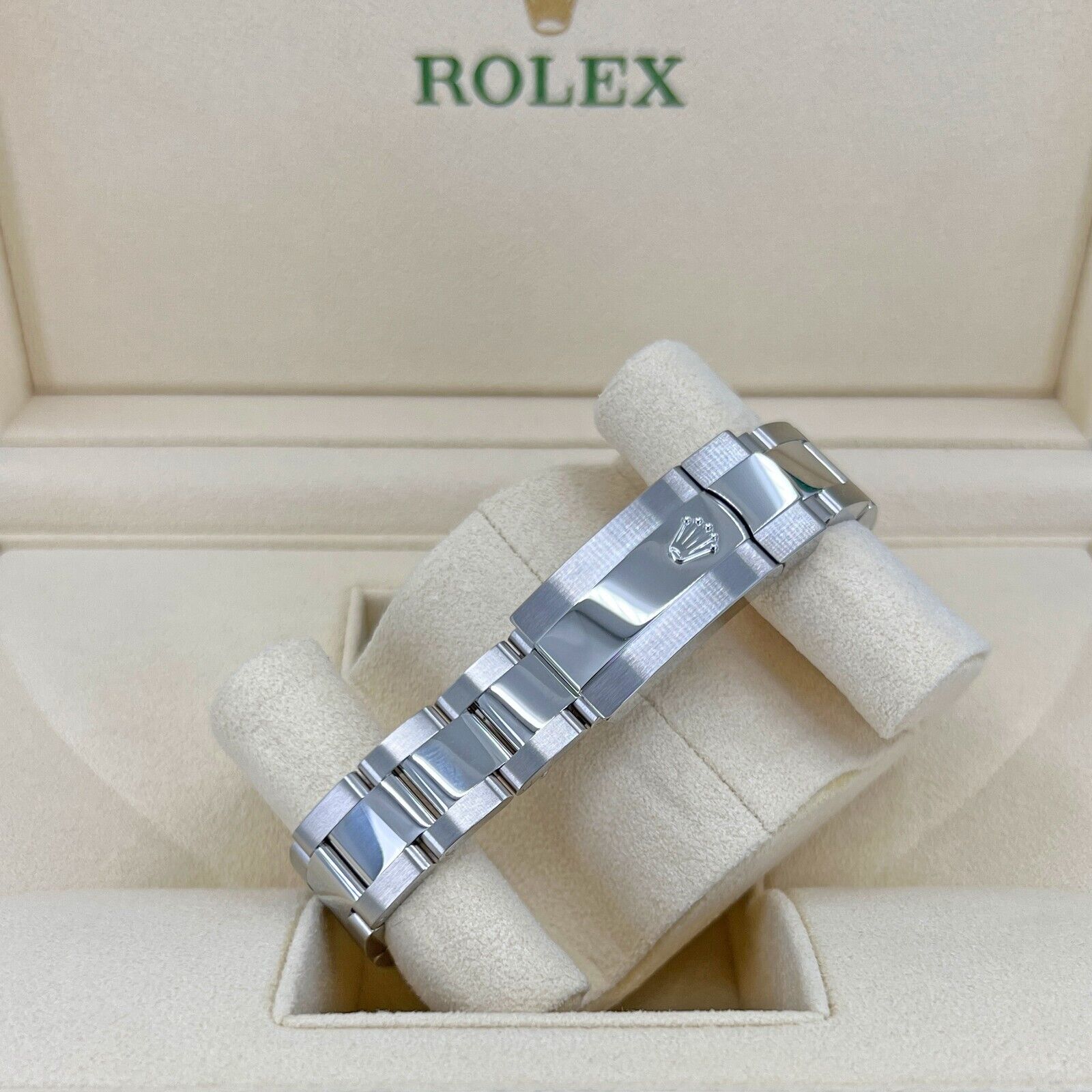 Rolex Datejust 31, Oystersteel and 18k White Gold with Diamonds, Pink Roman dial, 31mm, Fluted, Oyster, Ref# 278274-0023, Clasp 2