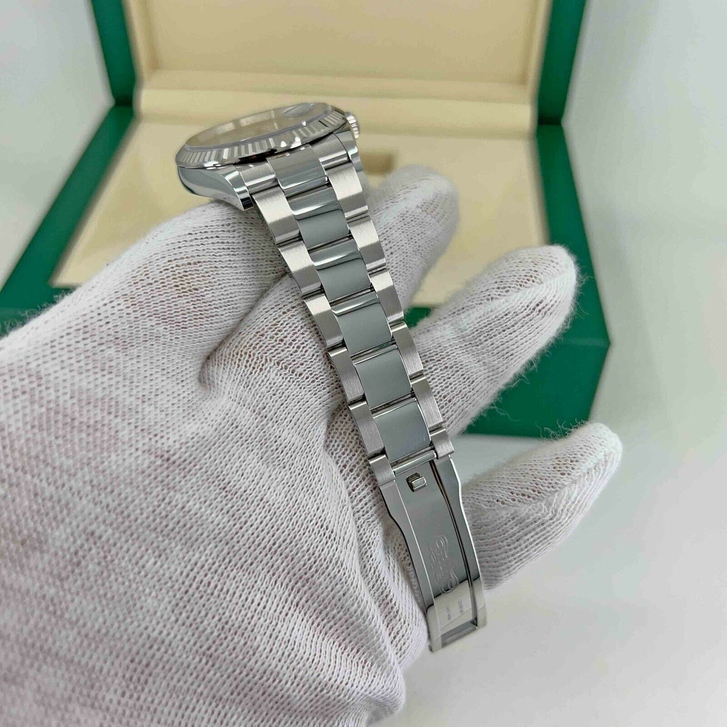 Rolex Datejust, 36mm, Oystersteel and 18k White Gold, Green Slate Roman, Oyster, Fluted, 126234-0046, Bracelet