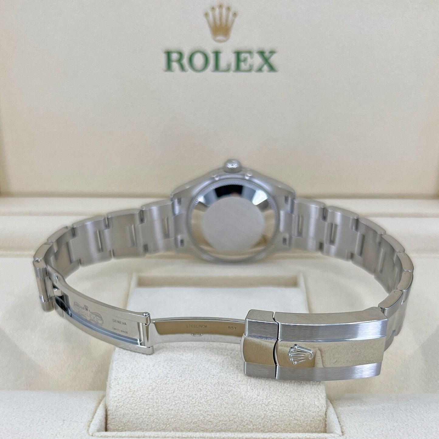 Rolex Datejust 31, Oystersteel and 18k White Gold with Diamonds, Pink Roman dial, 31mm, Fluted, Oyster, Ref# 278274-0023, Back 1