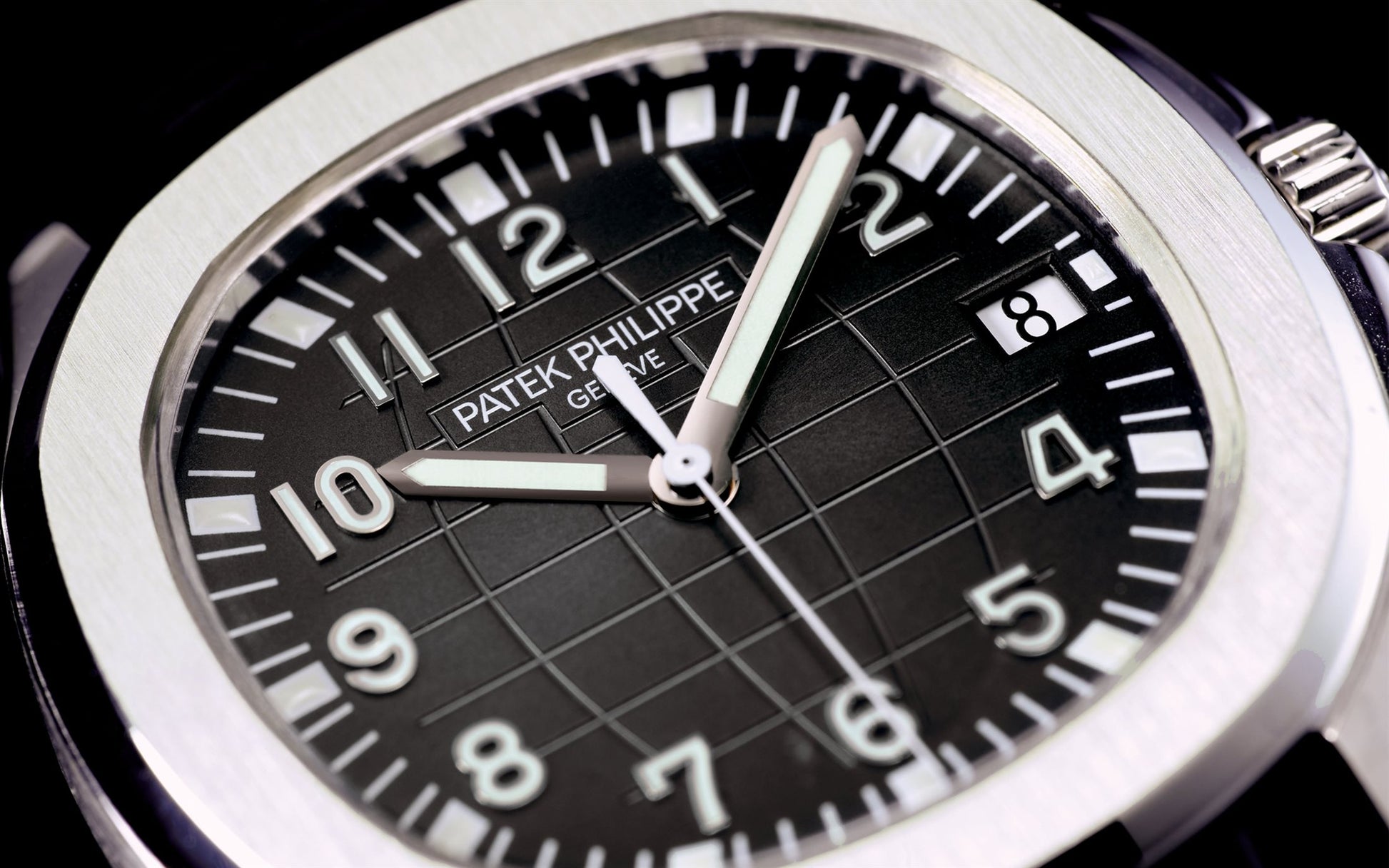 Patek Philippe Aquanaut Date, Sweep Seconds Watch, Stainless Steel 40,8mm, Ref# 5167A-001, Bezel