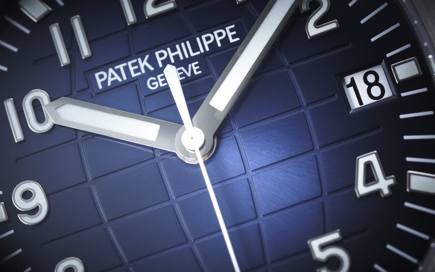 Patek Philippe Aquanaut Date, Sweep Seconds Watch, 18k White Gold 42,2 mm, Ref# 5168G-001, Hands