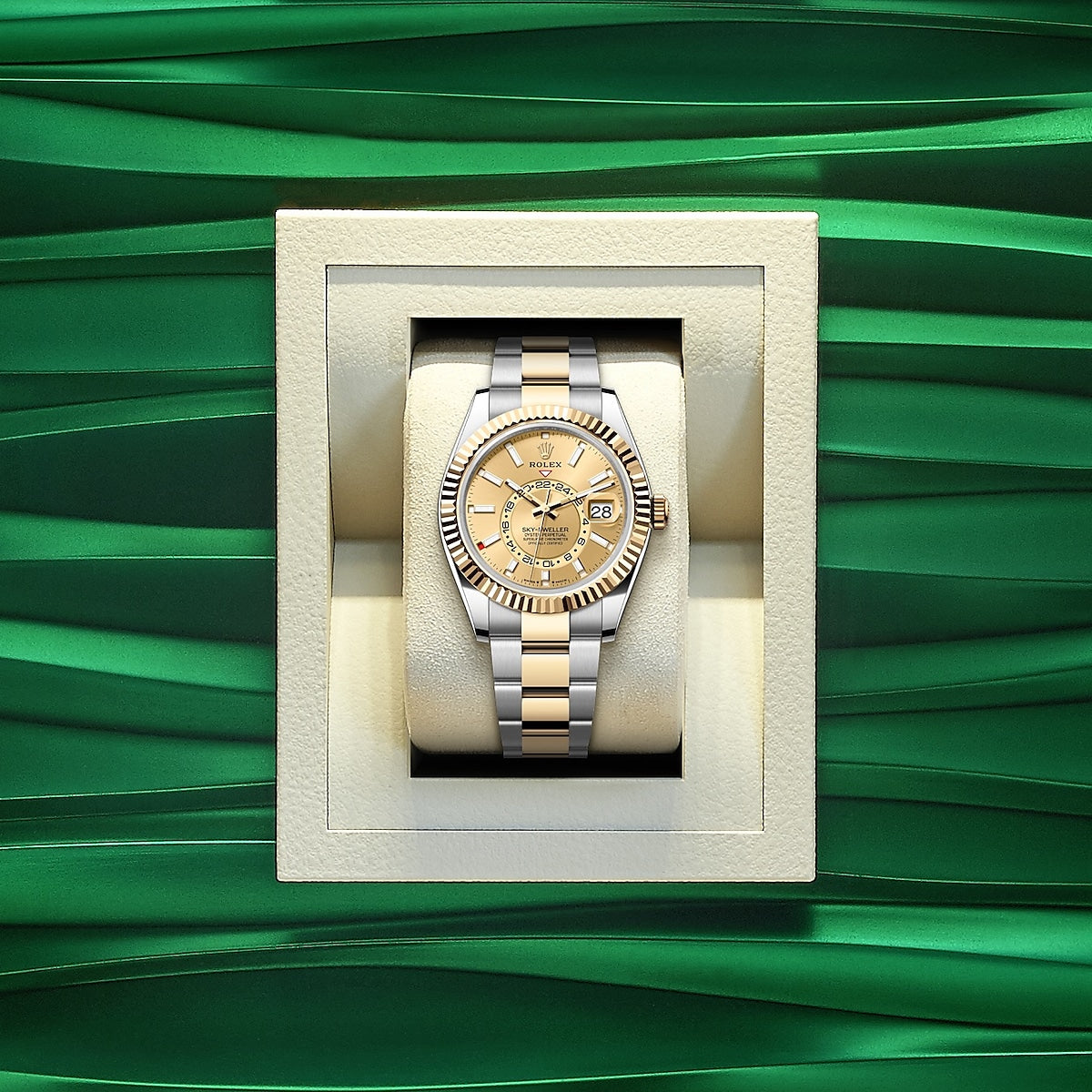 Rolex Sky-Dweller in Oystersteel and gold, M336933-0001
